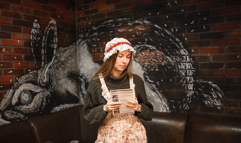 Выездные квесты на Международный женский день: организаторы проводят игру в школе Perm