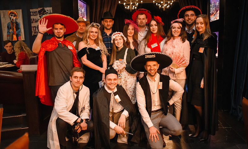 Корпоратив на Новый год в Perm — празднично украшенный банкетный зал